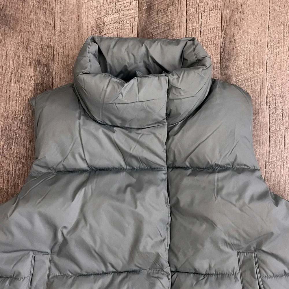 Old Navy Mens Large Puffer Vest Sage Green Funnel Neck Quilted Full Zip Snap
